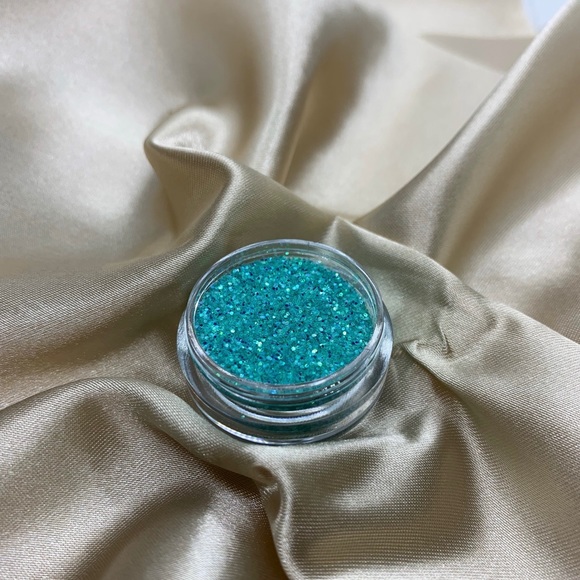 Cosmetic glitter - Picture 1 of 2